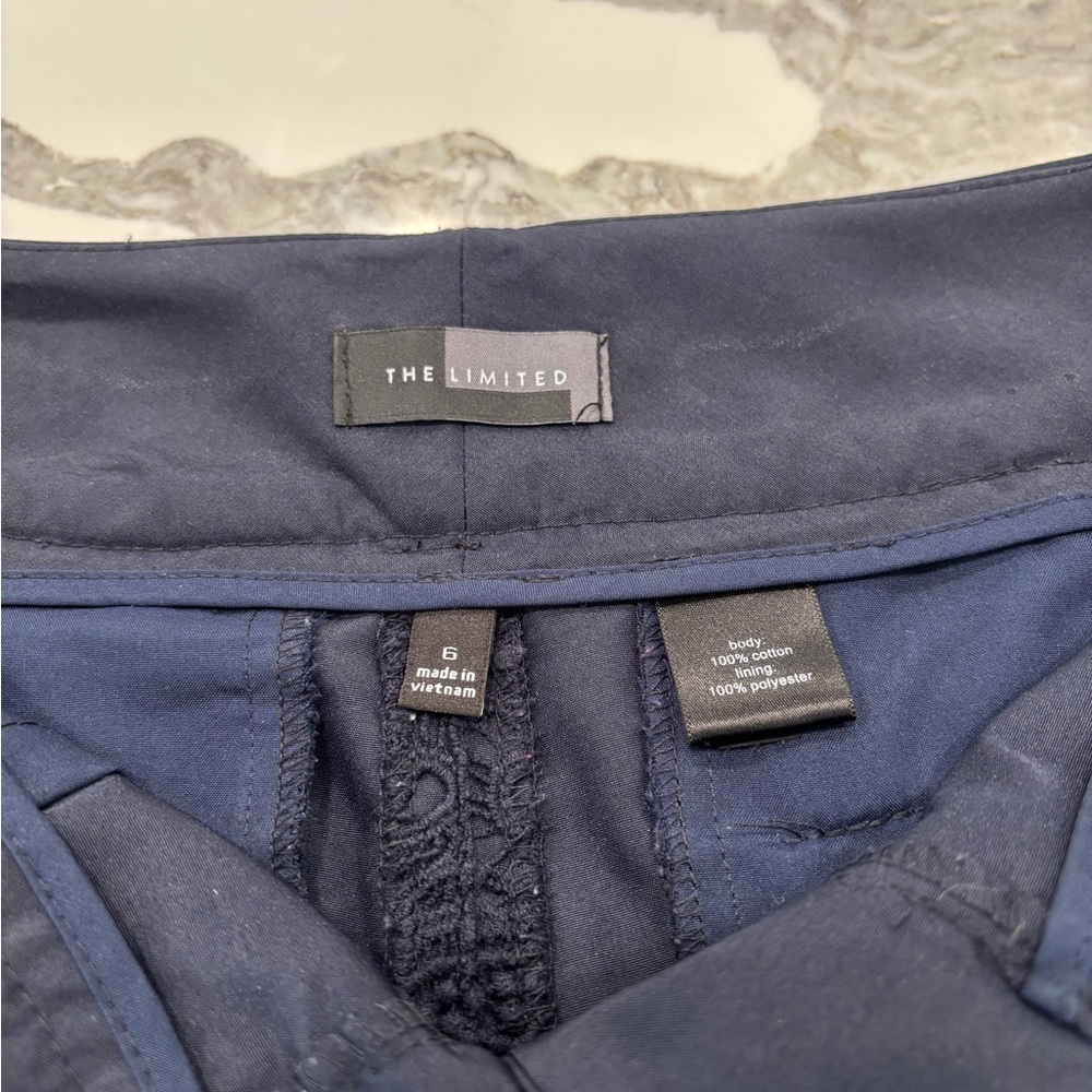 The Limited brand Women's Navy Lace Shorts size 6 - Picture 4 of 6